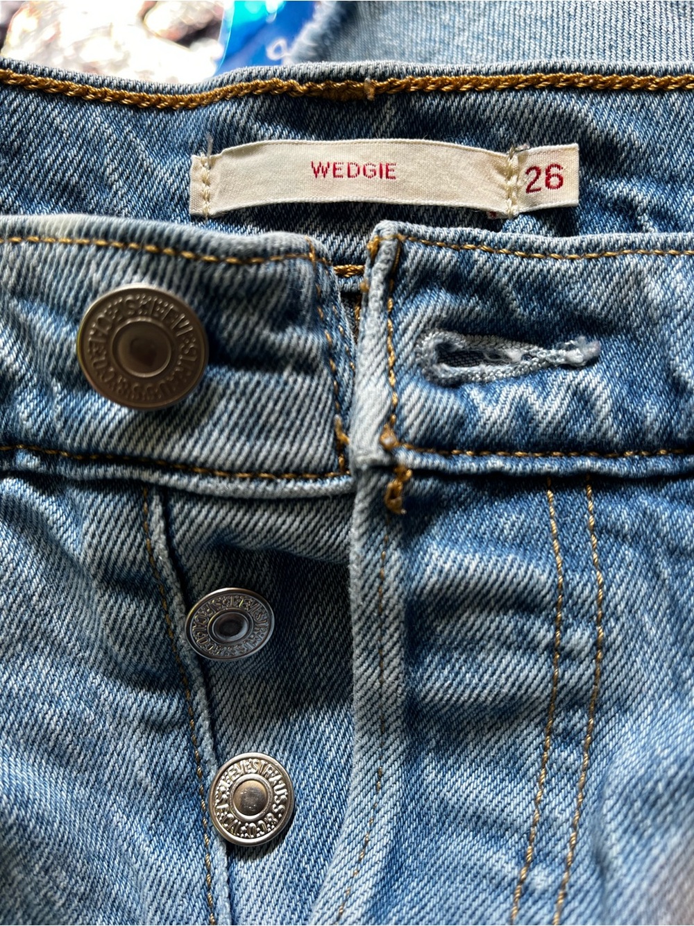 Light Blue Women's Levi Jeans - Size 26